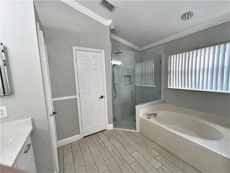 For Rent: $3,000 (4 beds, 2 baths, 2037 Square Feet)