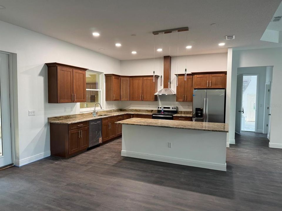 For Rent: $2,500 (4 beds, 3 baths, 2400 Square Feet)