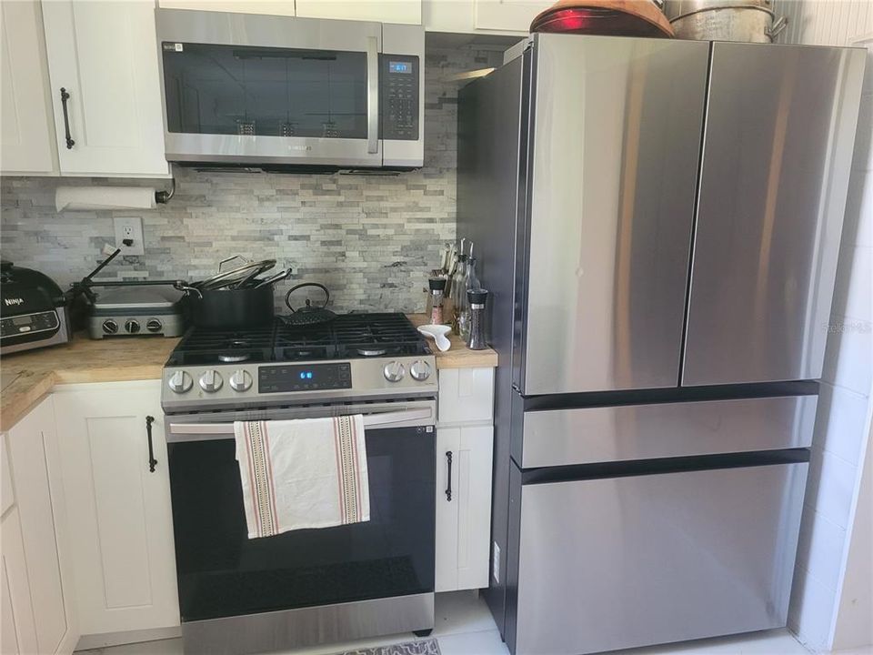 待售: $225,000 (2 贝兹, 1 浴室, 725 平方英尺)