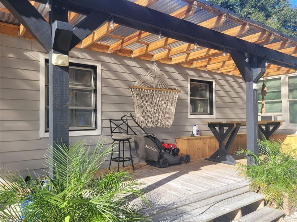 待售: $225,000 (2 贝兹, 1 浴室, 725 平方英尺)