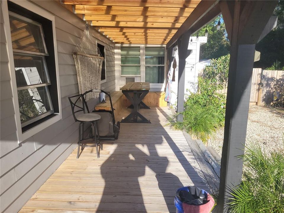 待售: $225,000 (2 贝兹, 1 浴室, 725 平方英尺)