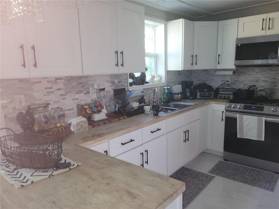 待售: $225,000 (2 贝兹, 1 浴室, 725 平方英尺)