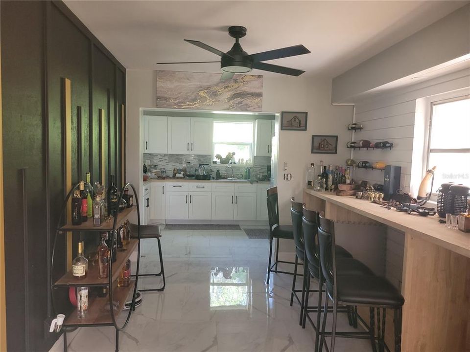 待售: $225,000 (2 贝兹, 1 浴室, 725 平方英尺)