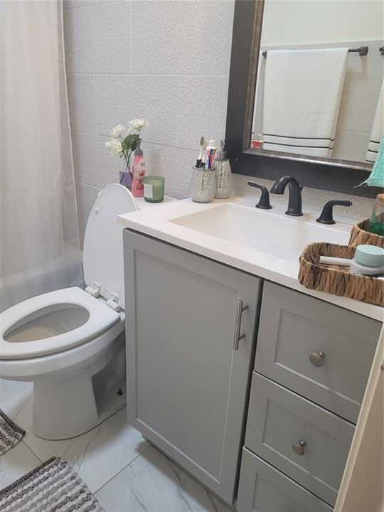 待售: $225,000 (2 贝兹, 1 浴室, 725 平方英尺)