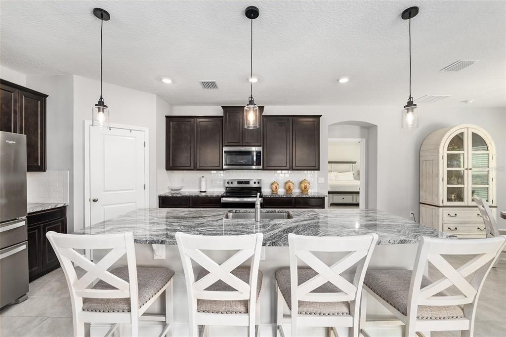 En Venta: $499,900 (4 camas, 3 baños, 2768 Pies cuadrados)