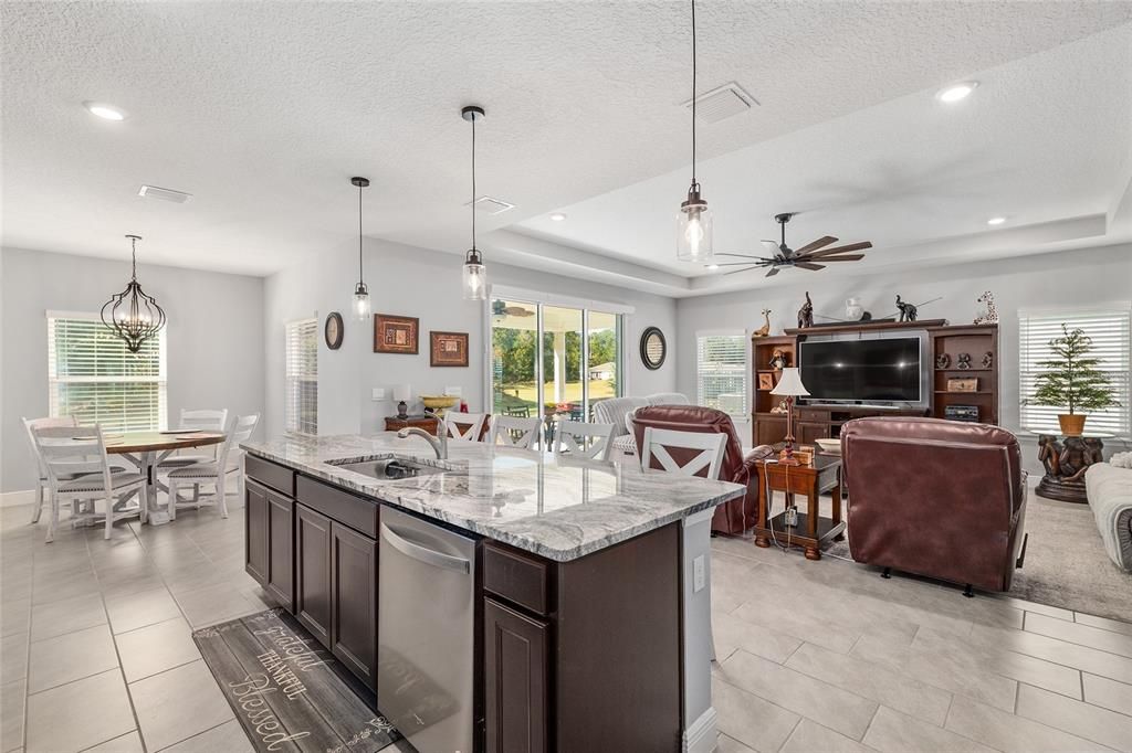 En Venta: $499,900 (4 camas, 3 baños, 2768 Pies cuadrados)