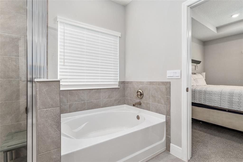 En Venta: $499,900 (4 camas, 3 baños, 2768 Pies cuadrados)