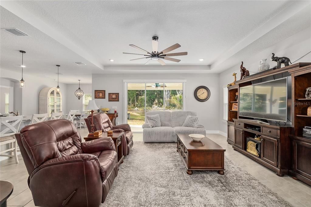 En Venta: $499,900 (4 camas, 3 baños, 2768 Pies cuadrados)