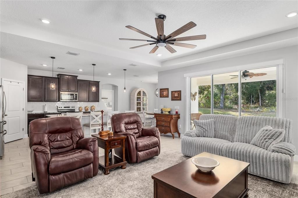 En Venta: $499,900 (4 camas, 3 baños, 2768 Pies cuadrados)