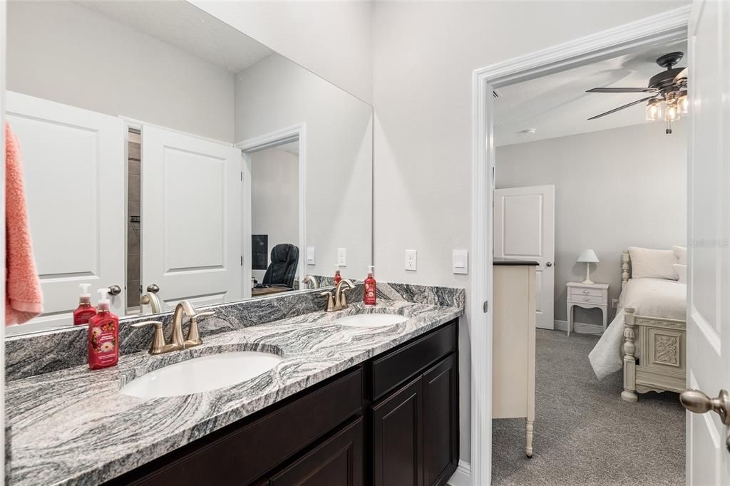 En Venta: $499,900 (4 camas, 3 baños, 2768 Pies cuadrados)