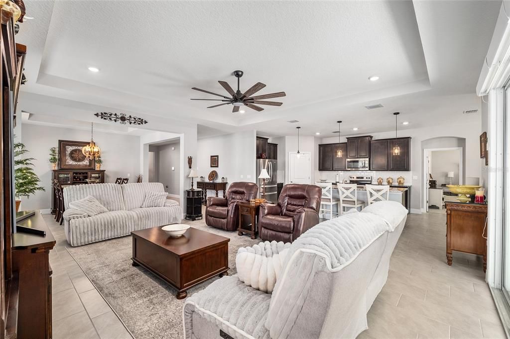 En Venta: $499,900 (4 camas, 3 baños, 2768 Pies cuadrados)