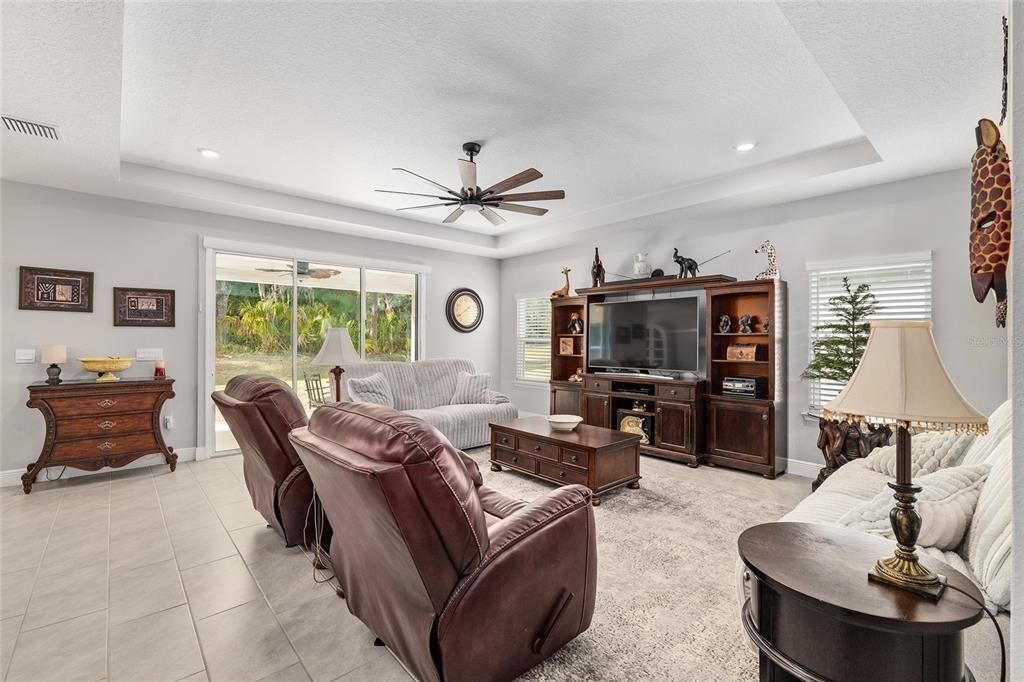 En Venta: $499,900 (4 camas, 3 baños, 2768 Pies cuadrados)