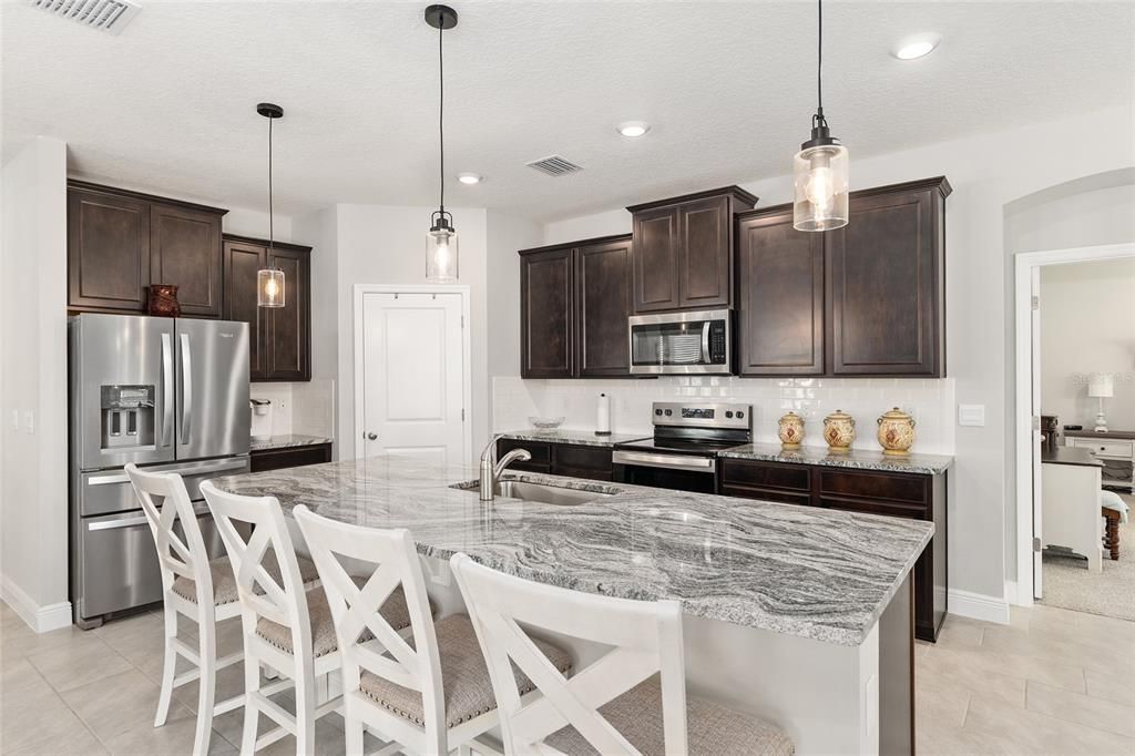 En Venta: $499,900 (4 camas, 3 baños, 2768 Pies cuadrados)