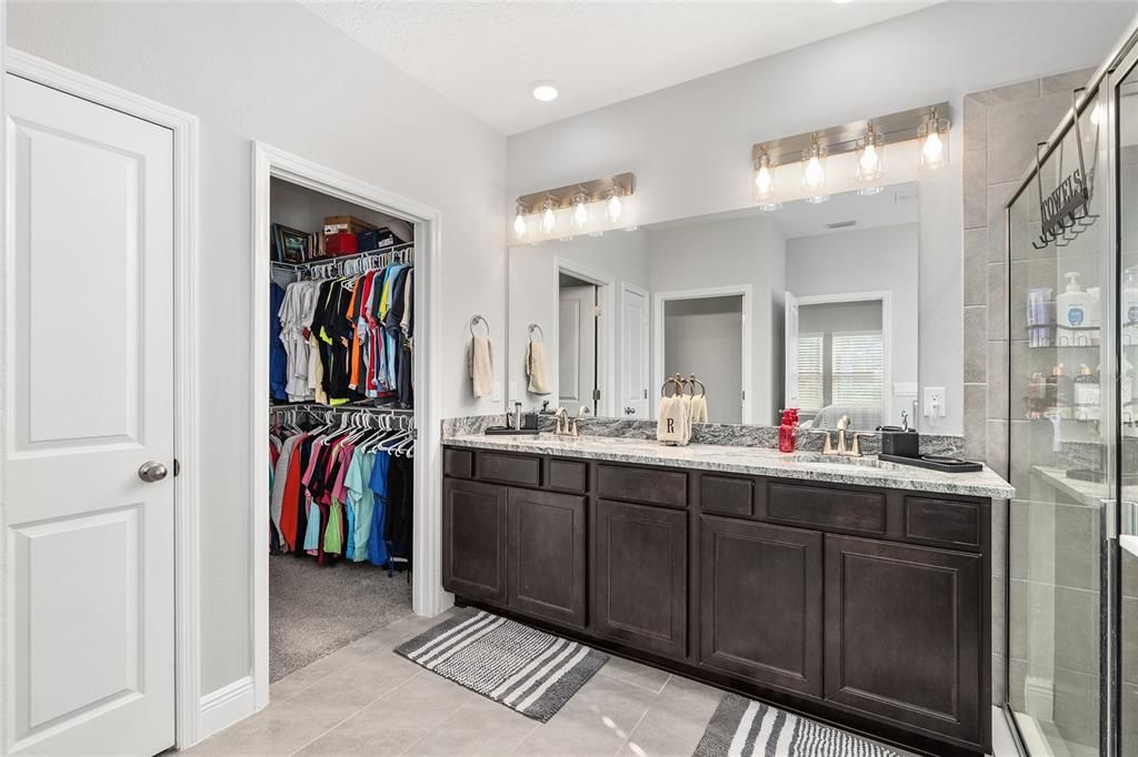 En Venta: $499,900 (4 camas, 3 baños, 2768 Pies cuadrados)