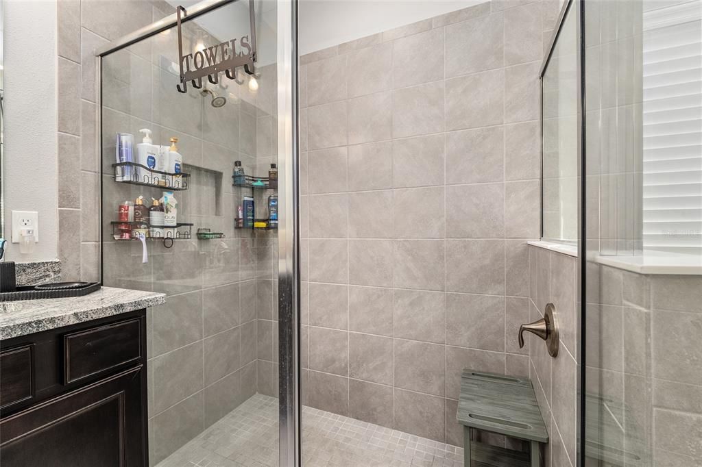 En Venta: $499,900 (4 camas, 3 baños, 2768 Pies cuadrados)