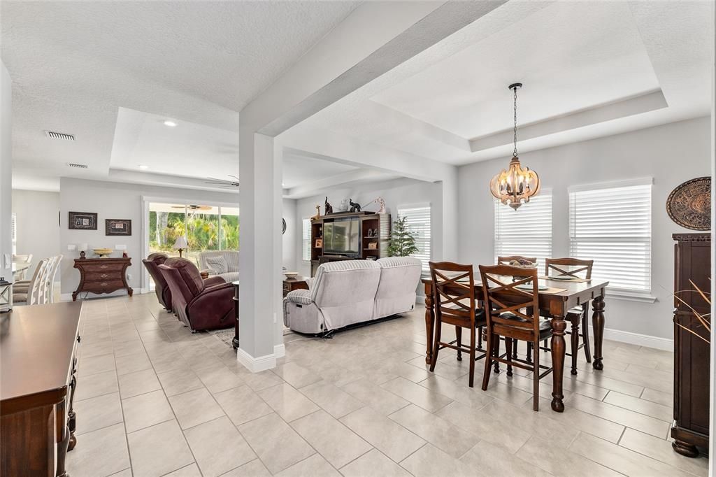 En Venta: $499,900 (4 camas, 3 baños, 2768 Pies cuadrados)