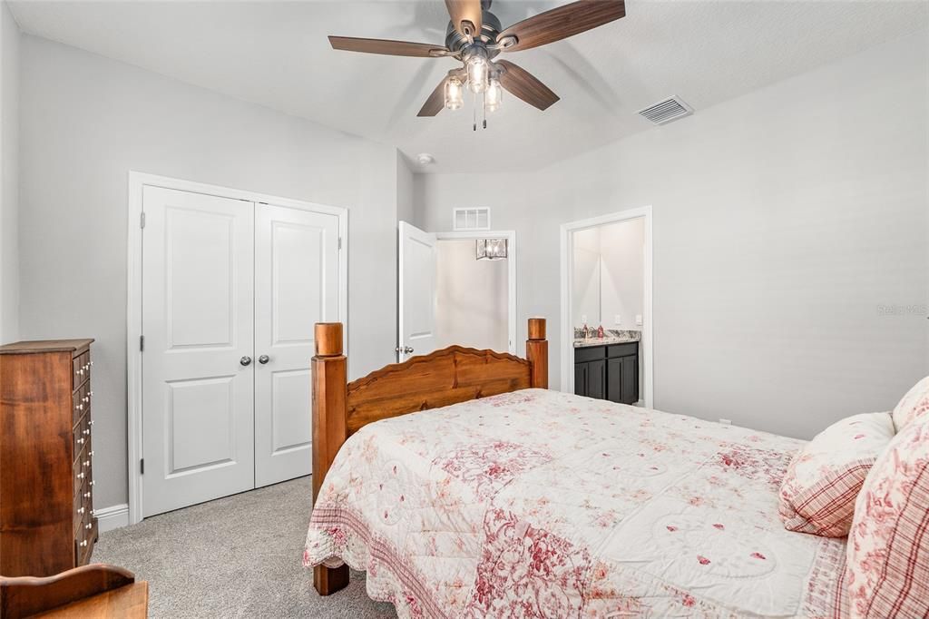 En Venta: $499,900 (4 camas, 3 baños, 2768 Pies cuadrados)