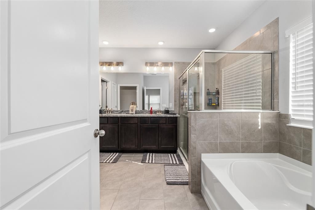 En Venta: $499,900 (4 camas, 3 baños, 2768 Pies cuadrados)