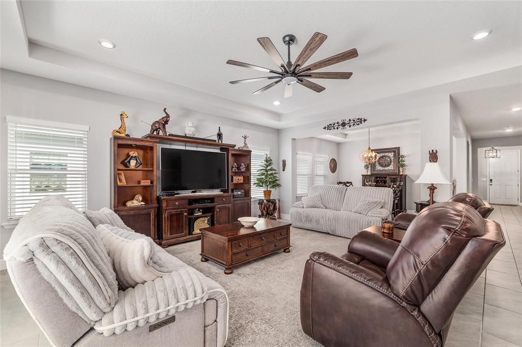 En Venta: $499,900 (4 camas, 3 baños, 2768 Pies cuadrados)