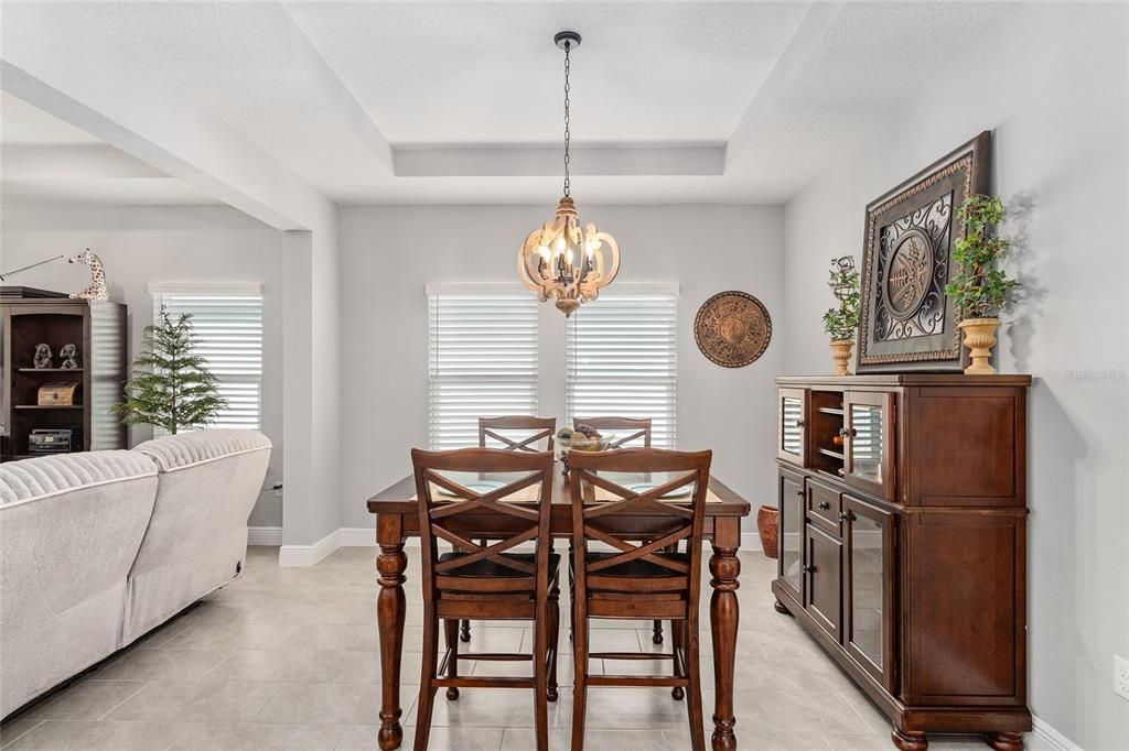 En Venta: $499,900 (4 camas, 3 baños, 2768 Pies cuadrados)