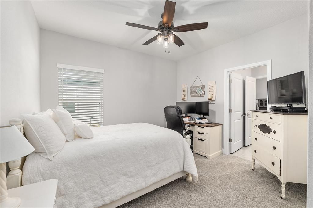 En Venta: $499,900 (4 camas, 3 baños, 2768 Pies cuadrados)