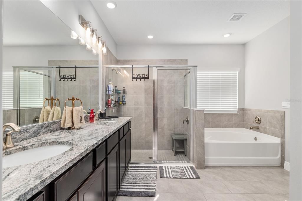 En Venta: $499,900 (4 camas, 3 baños, 2768 Pies cuadrados)