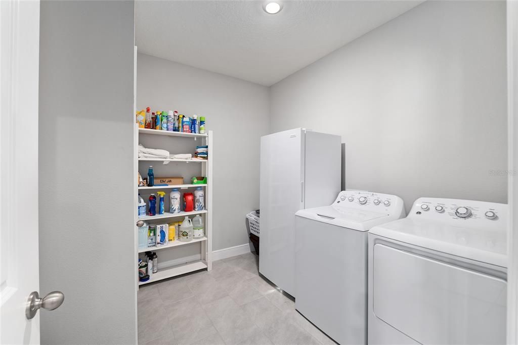 En Venta: $499,900 (4 camas, 3 baños, 2768 Pies cuadrados)