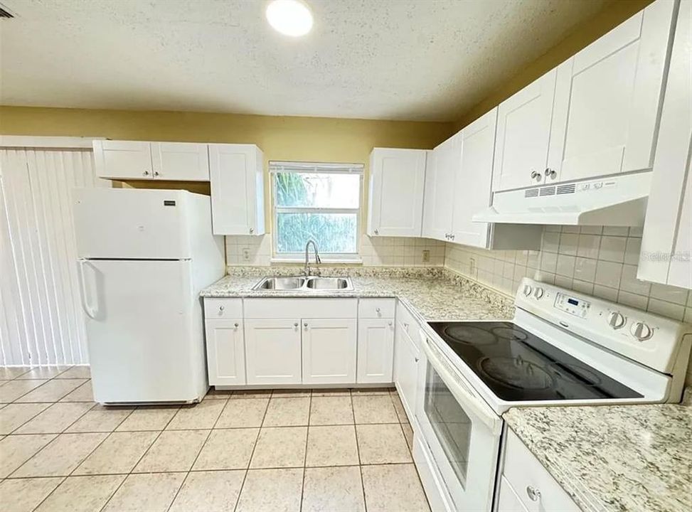 出租: $1,700 (3 贝兹, 2 浴室, 1024 平方英尺)