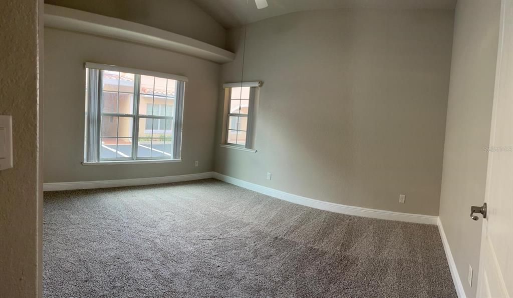 Под контрактом: $280,000 (2 спален, 2 ванн, 960 Квадратных фут)