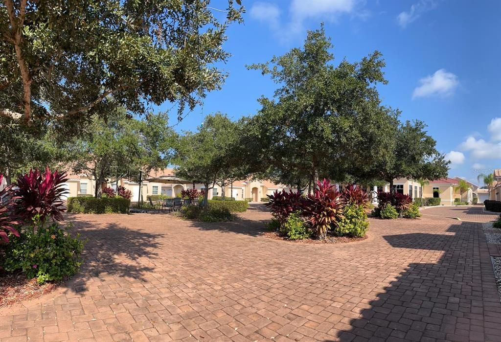 Под контрактом: $280,000 (2 спален, 2 ванн, 960 Квадратных фут)