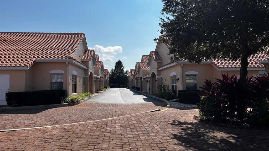 Под контрактом: $280,000 (2 спален, 2 ванн, 960 Квадратных фут)