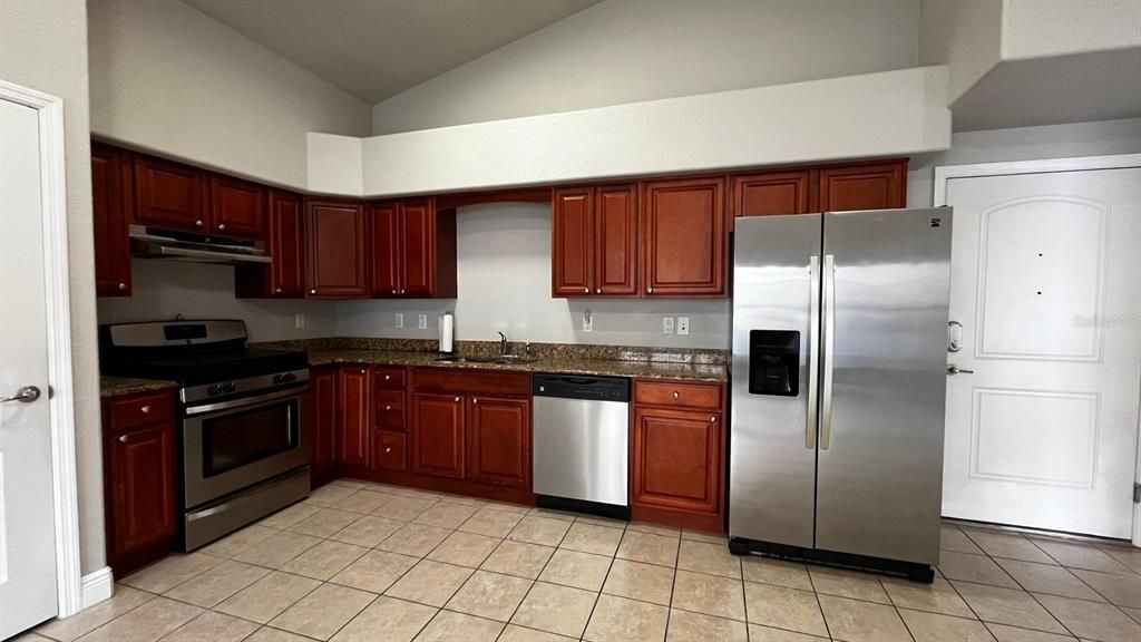 Под контрактом: $280,000 (2 спален, 2 ванн, 960 Квадратных фут)