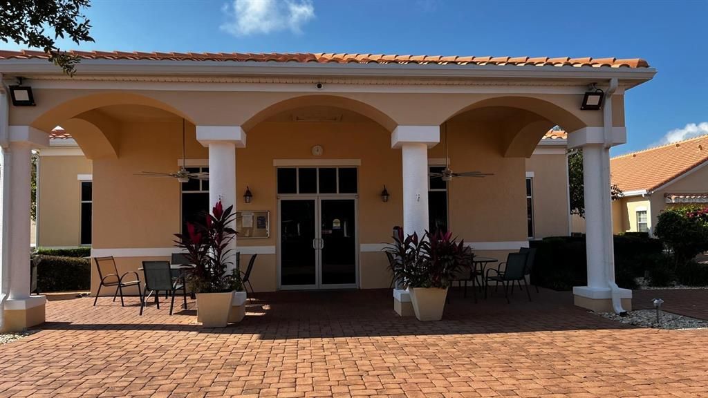 Под контрактом: $280,000 (2 спален, 2 ванн, 960 Квадратных фут)