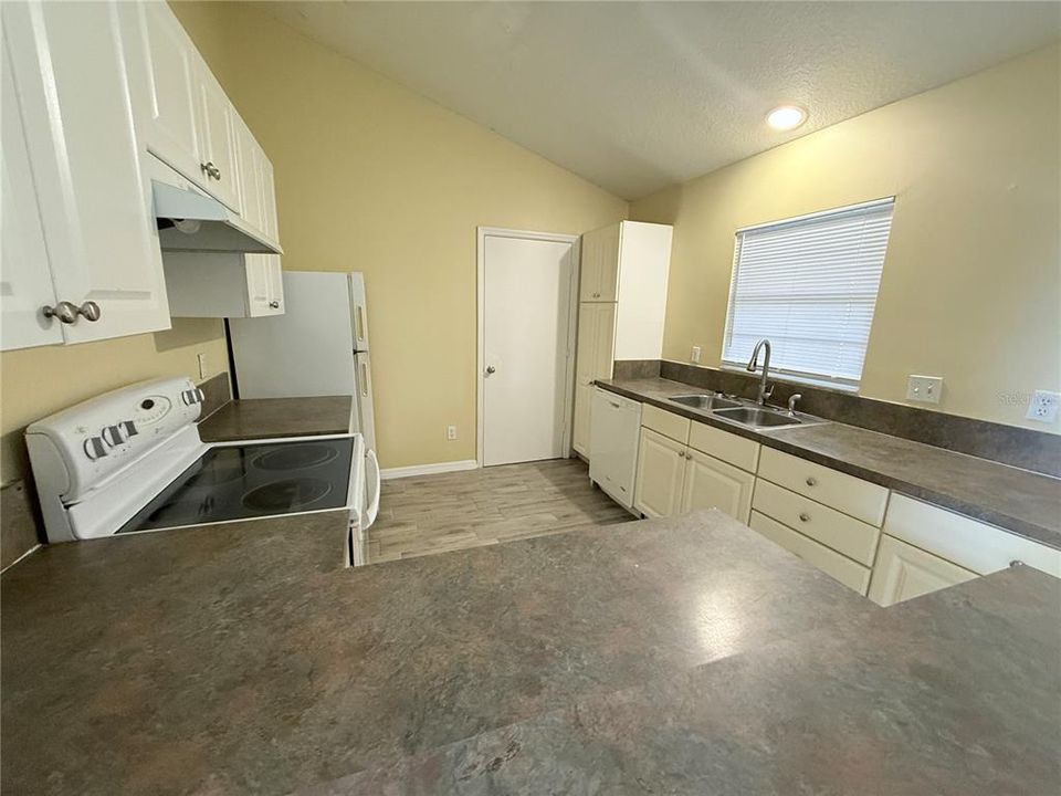 出租: $1,900 (3 贝兹, 2 浴室, 1248 平方英尺)