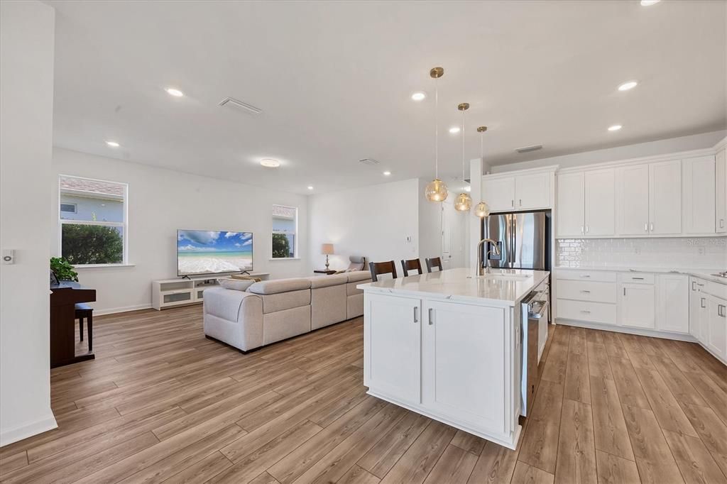 En Venta: $674,900 (4 camas, 3 baños, 2871 Pies cuadrados)