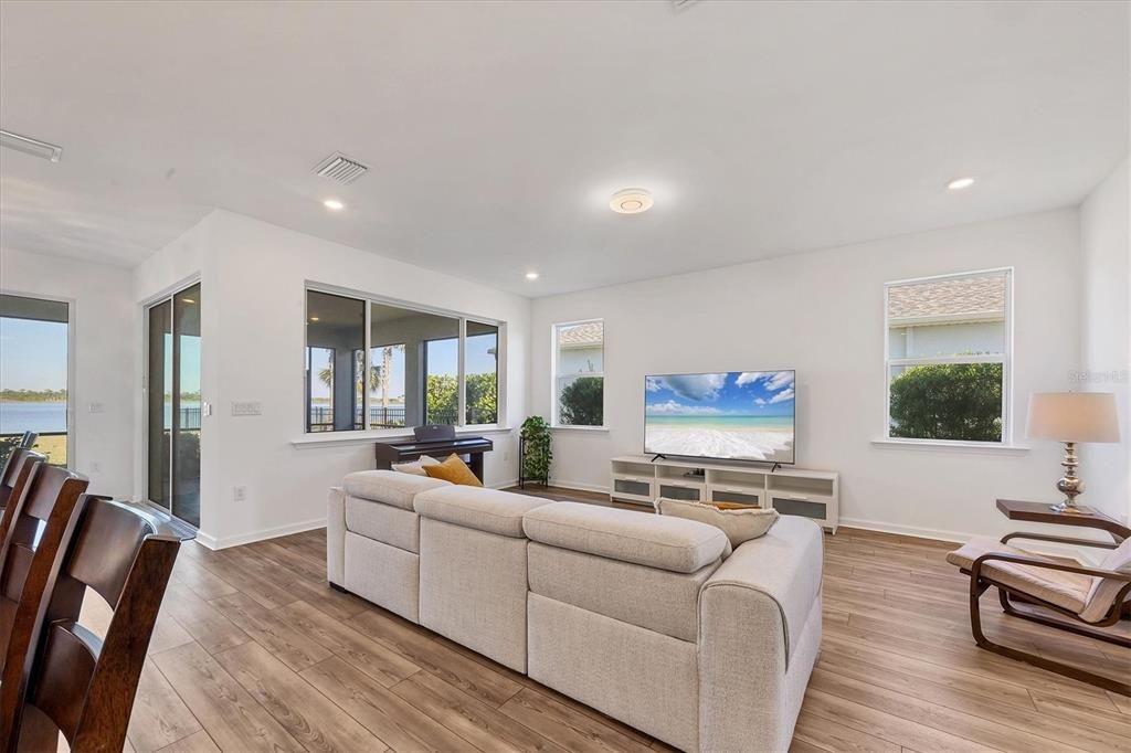 En Venta: $674,900 (4 camas, 3 baños, 2871 Pies cuadrados)