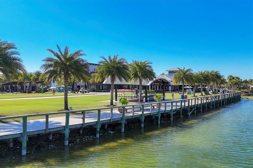 En Venta: $674,900 (4 camas, 3 baños, 2871 Pies cuadrados)