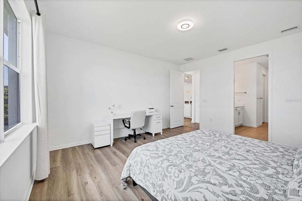 En Venta: $674,900 (4 camas, 3 baños, 2871 Pies cuadrados)