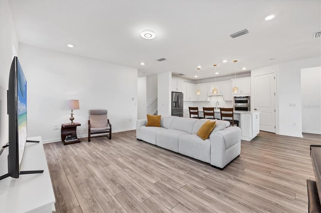 En Venta: $674,900 (4 camas, 3 baños, 2871 Pies cuadrados)