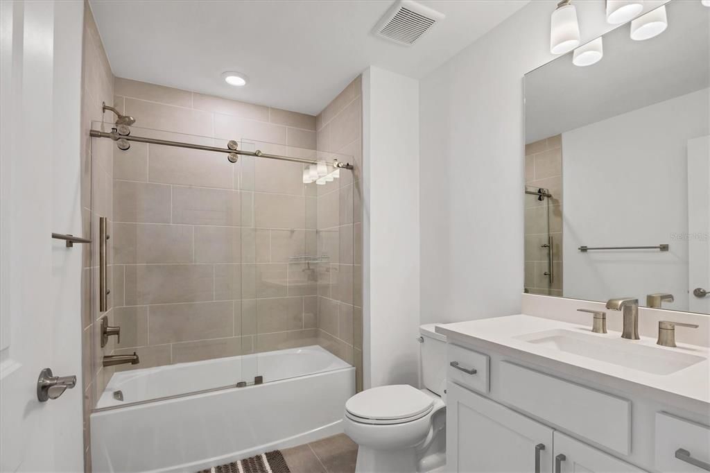 En Venta: $674,900 (4 camas, 3 baños, 2871 Pies cuadrados)