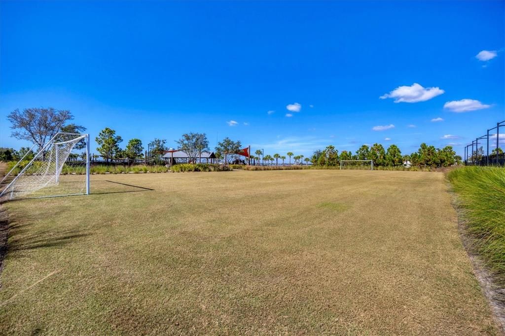 En Venta: $674,900 (4 camas, 3 baños, 2871 Pies cuadrados)