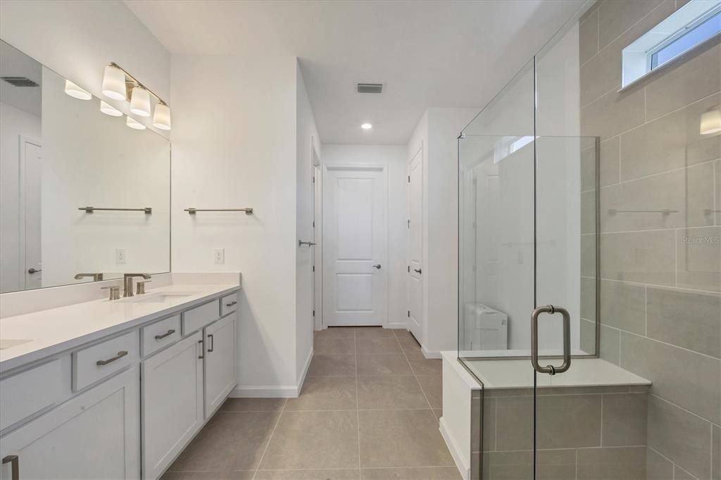 En Venta: $674,900 (4 camas, 3 baños, 2871 Pies cuadrados)