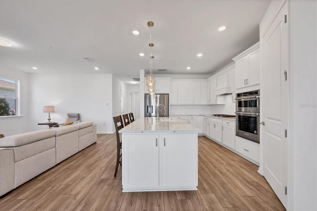 En Venta: $674,900 (4 camas, 3 baños, 2871 Pies cuadrados)