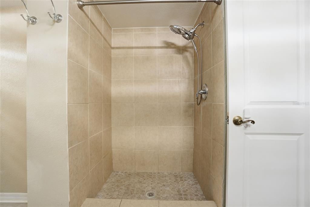 For Sale: $399,900 (3 beds, 2 baths, 1999 Square Feet)