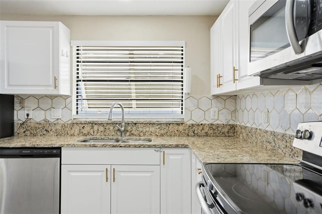 For Sale: $399,900 (3 beds, 2 baths, 1999 Square Feet)