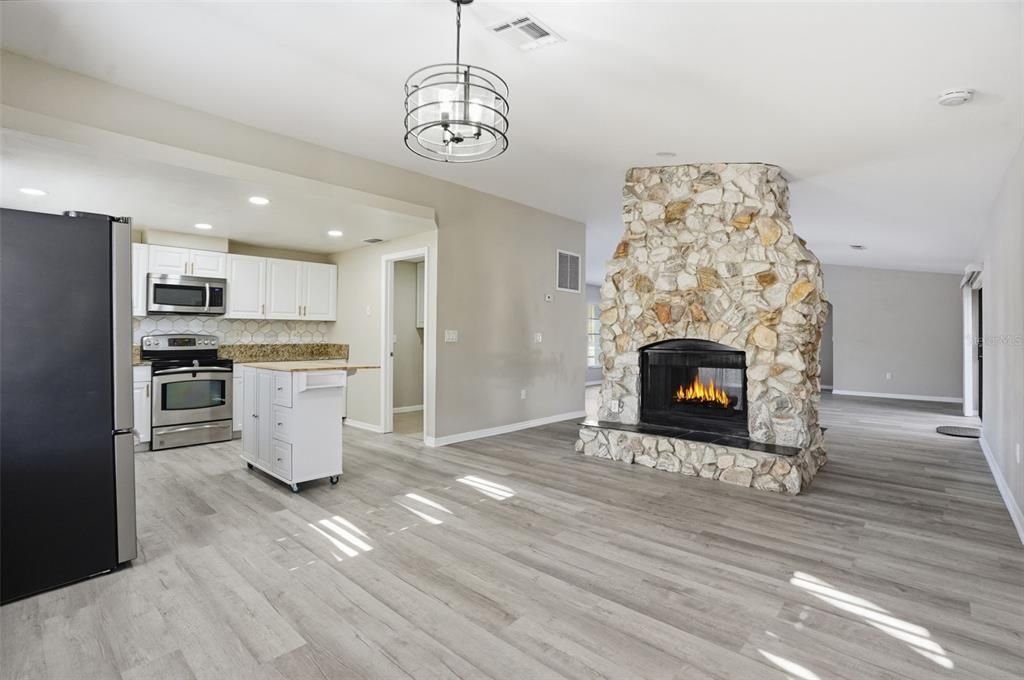 For Sale: $399,900 (3 beds, 2 baths, 1999 Square Feet)