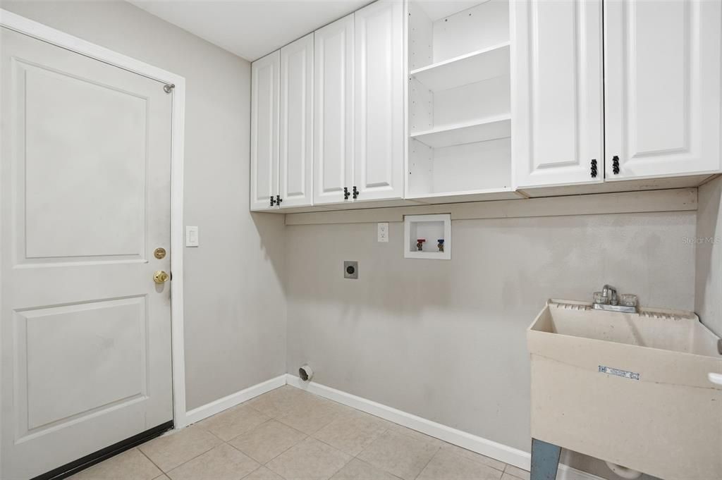 For Sale: $399,900 (3 beds, 2 baths, 1999 Square Feet)