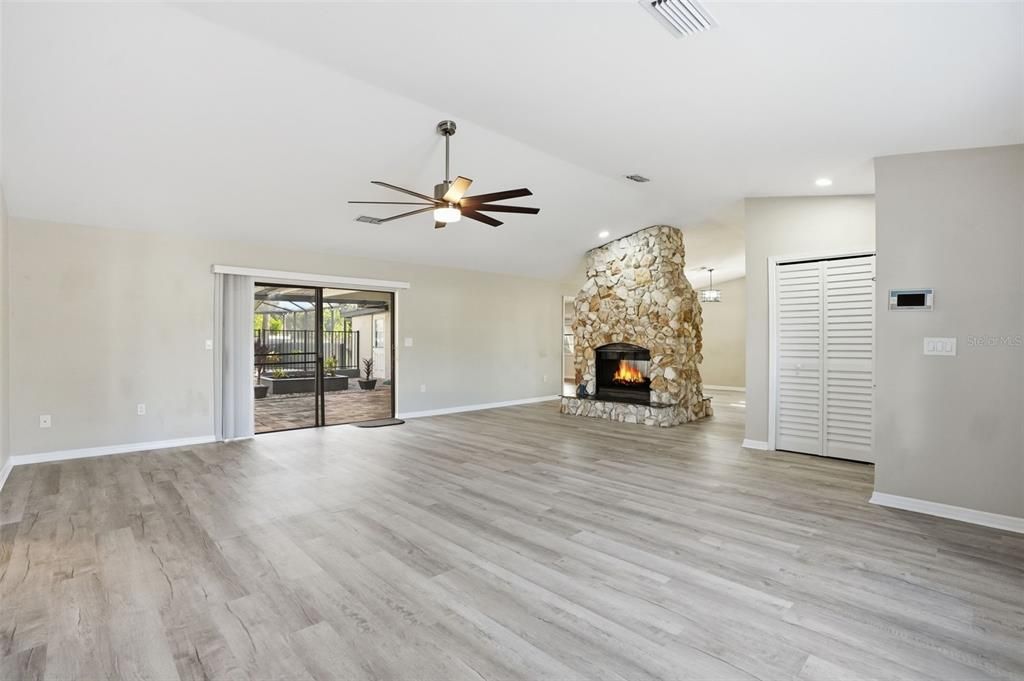For Sale: $399,900 (3 beds, 2 baths, 1999 Square Feet)