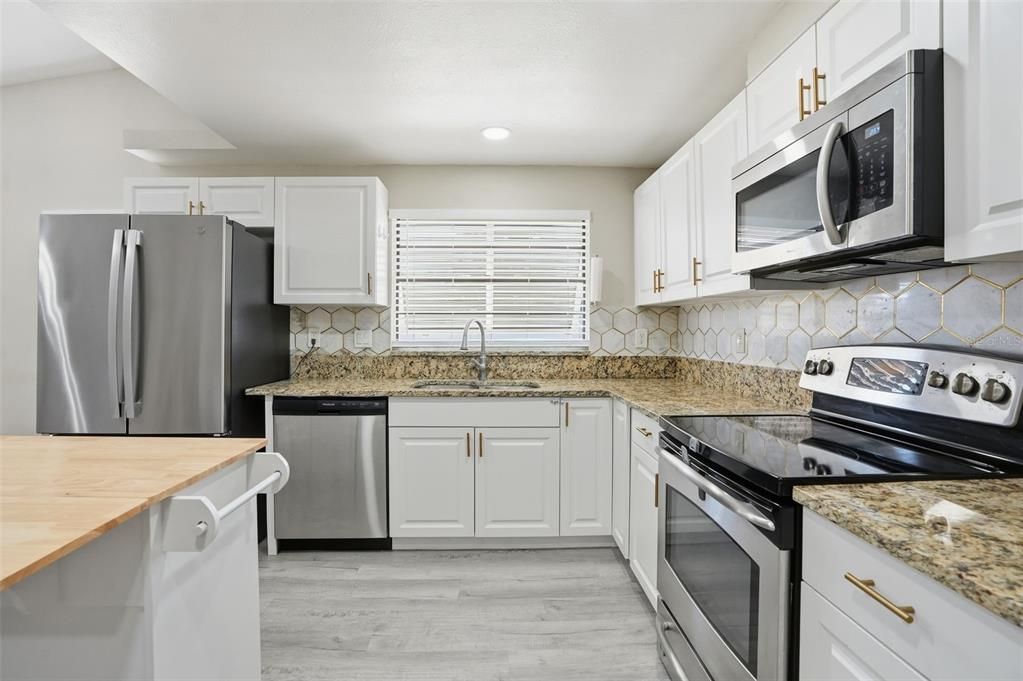 For Sale: $399,900 (3 beds, 2 baths, 1999 Square Feet)