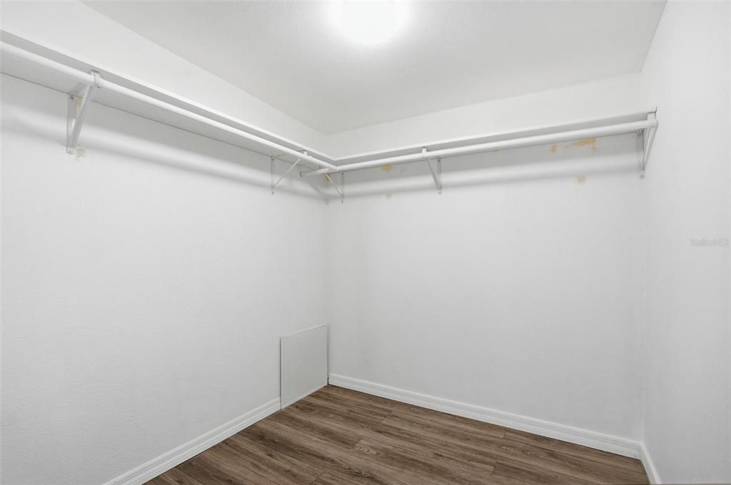 For Sale: $399,900 (3 beds, 2 baths, 1999 Square Feet)